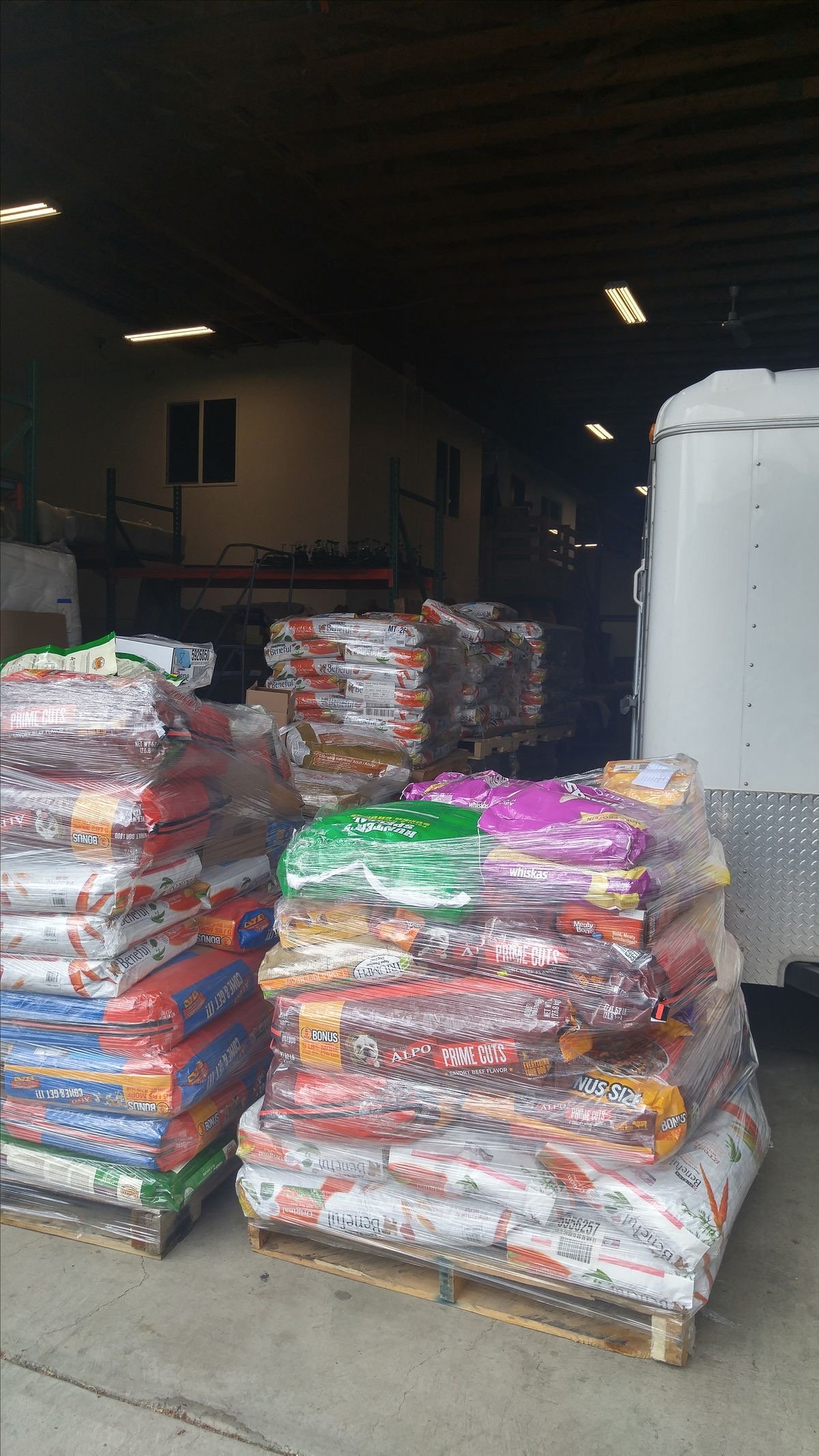 Pet Supplies Liquidation Pallets